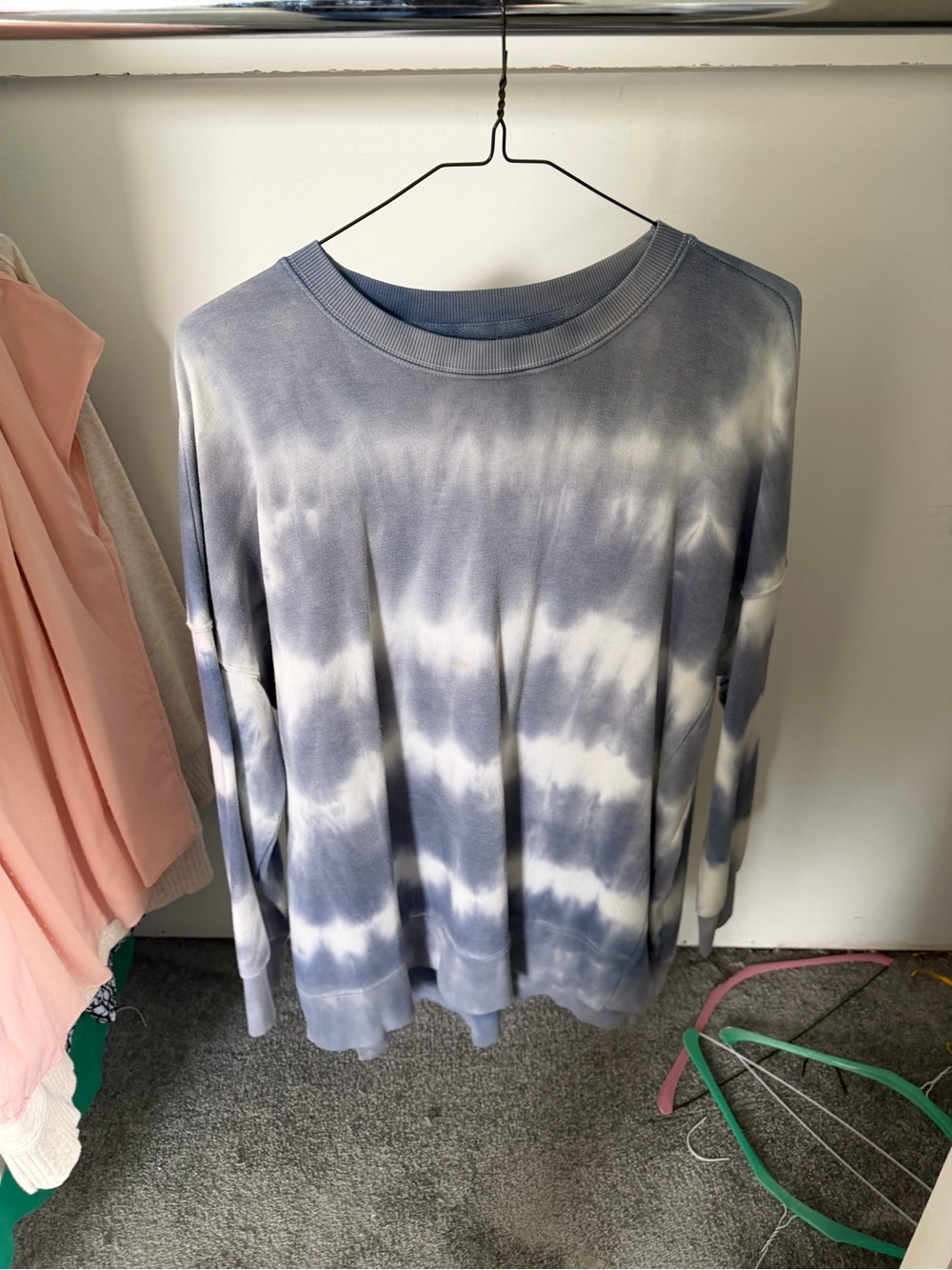 SO clothing Women’s Crewneck Long sleeve sweatshirt Blue white size XL